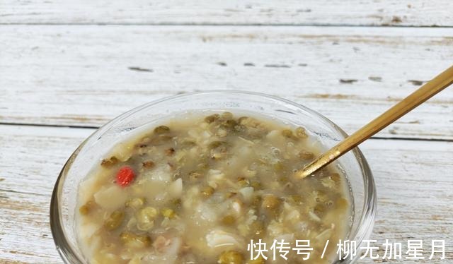 枸杞|原来银耳羹还能这么吃,十五分钟又稠又美味,早上吃它也太好了!