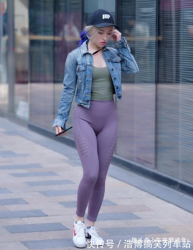 瑜伽裤 为秀身材真拼,穿瑜伽裤行走街头,吸引无数眼光,果然很惊艳
