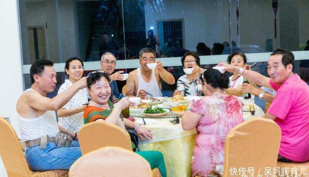 养老|“新型养老”方式火了,不去养老院也不麻烦儿女,建议全国推广