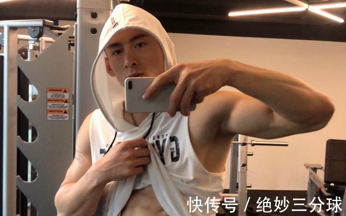 私教|技术过硬的健身私教,高鼻梁大块头,漂亮的腹肌棱角分明!