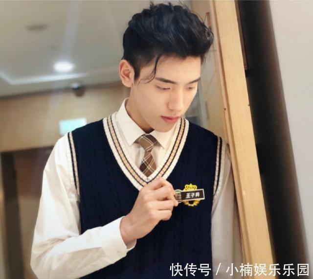 脸型|男士有这4个标志,很适合剪“背头”发型,轻熟又帅气