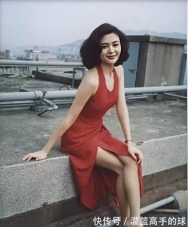 红色|完形填空从90年代火到21世纪的是____的长裙和____的头发!