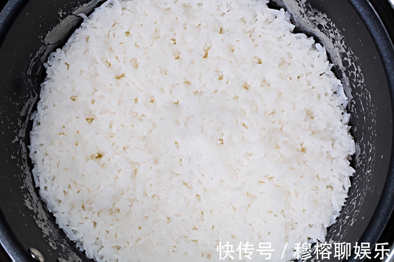 松软|蒸米饭，淘米后不要直接加水！牢记6点，米饭松软清甜，喷喷香