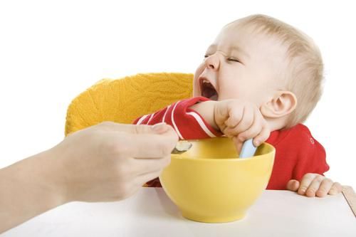 父母可收藏,宝宝每天吃几次奶几次饭,怎么