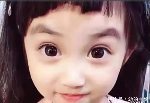 宝妈|宝妈给女儿剪狗啃式刘海,娃睁眼后才知,什么是一双眼拯救一张脸