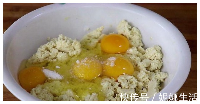 豆腐丁|1块豆腐，4个鸡蛋，独特吃法，一上桌就抢吃光，快试试吧