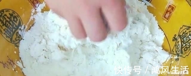 好吃|面粉别只蒸包子馒头了，教你好吃新做法，一顿做5个，上桌就扫光