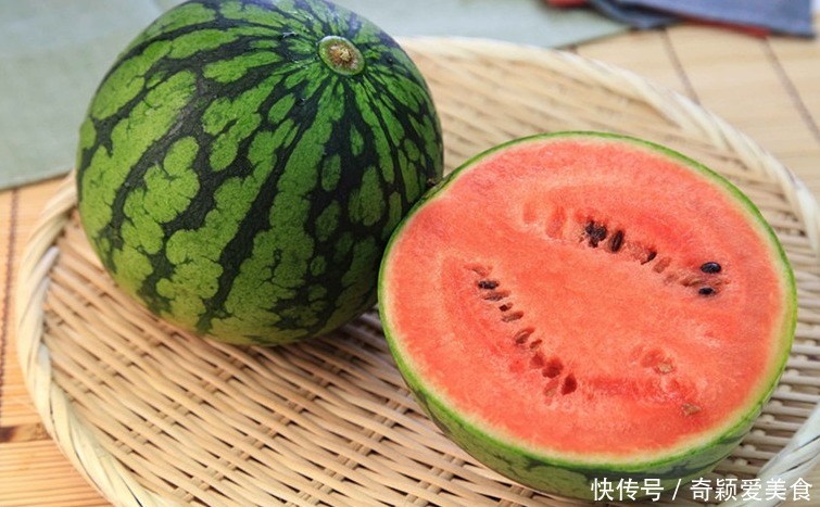 买西瓜分清“公母”,只买“母”瓜,香甜多汁,记住3点不会买错