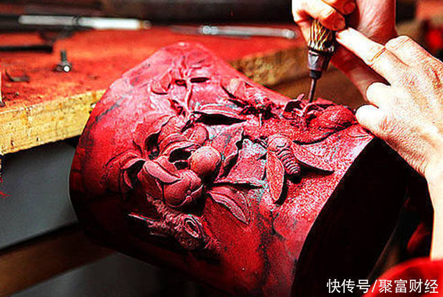 行业|从“一木难求”价比黄金,到6成厂商没钱赚?红木家具还有人买吗