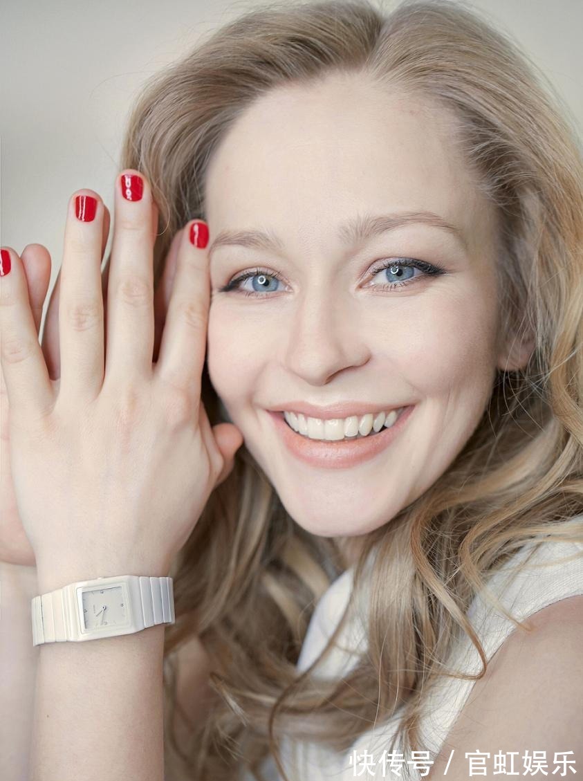 穿搭 女人戴“手镯”还是“手表”好看三个理由告诉你,戴错很尴尬!