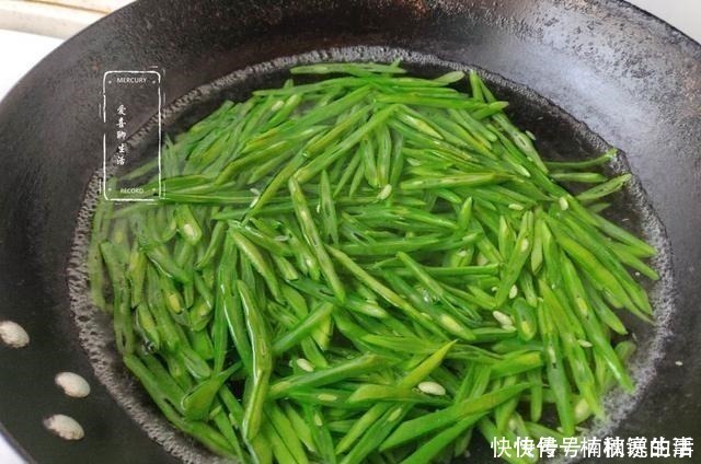 老人|蔬菜中的补钙冠军,钙是鸡肉的7倍,营养易吸收,老人孩子要常吃