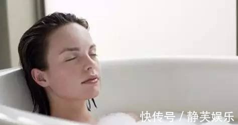 饮品|怀孕之后喝水有讲究,要想胎儿发育好,有几个时间段补水要及时