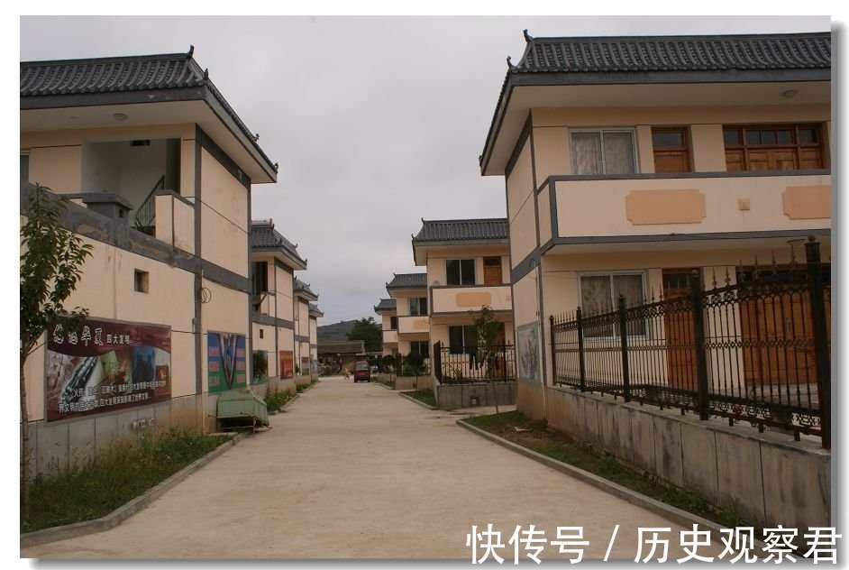 老人#农村老人说“树夹屋,堂夹房,不败也得亡”,啥意思?有何道理?