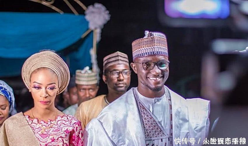 新郎|非洲一对新人婚礼照片走红,新郎乐开花新娘全程不高兴