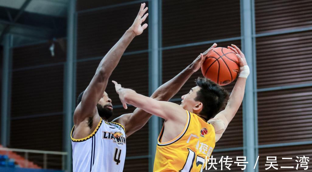 孙铭徽|郭艾伦韩德君缺阵!辽宁男篮热身赛1分险胜广厦,奥卡福首秀11分