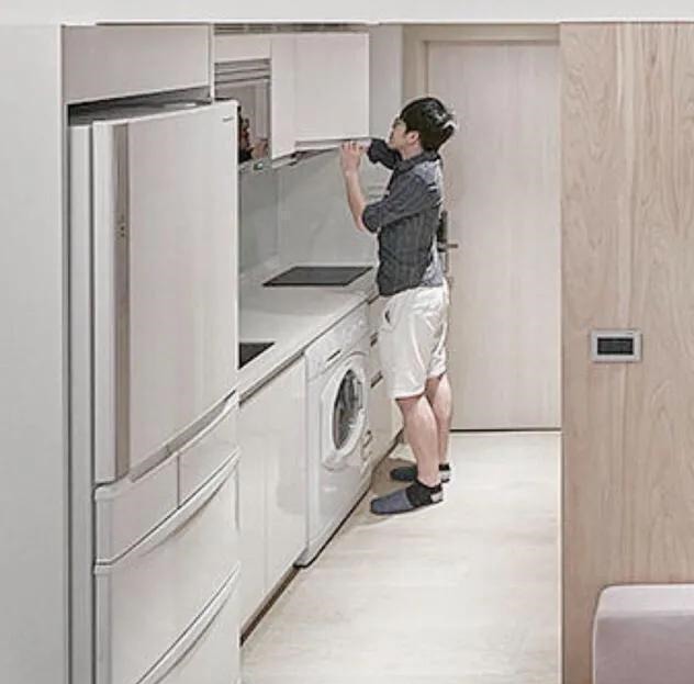 楼梯|一家三口人住16㎡的家，连床都没有，他们却说舒服得很！