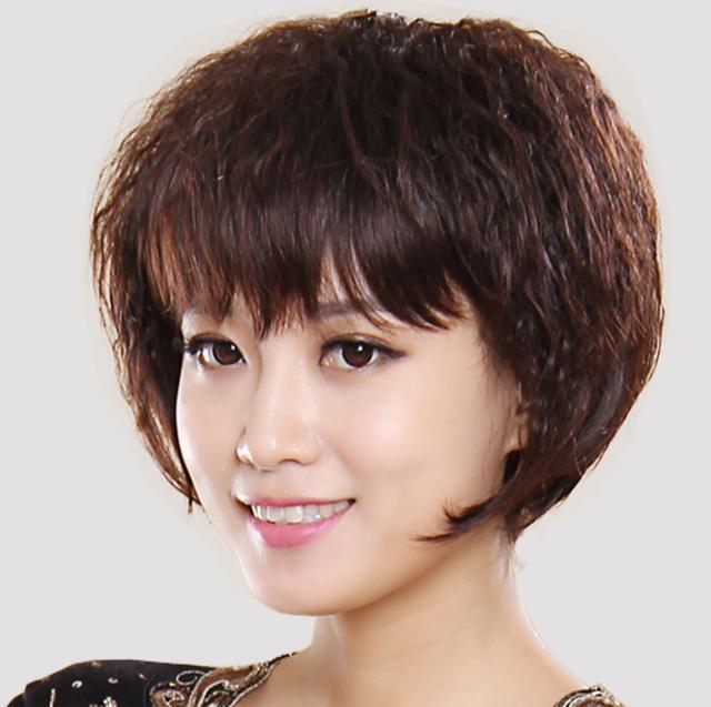 40岁以后女人别乱剪头,弄不好太老气,这8款发型让你年轻十岁