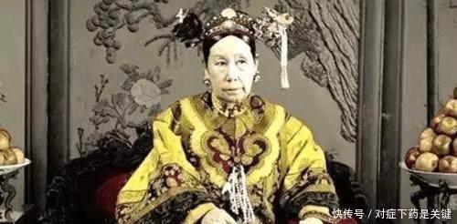 感到|慈禧一双袜子要上千人缝制半个月，上厕所用的纸，让人感到惊讶！