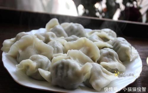 少许|夏天吃饺子,韭菜靠边站,这菜做馅鲜嫩多汁营养好,还能润肠通便