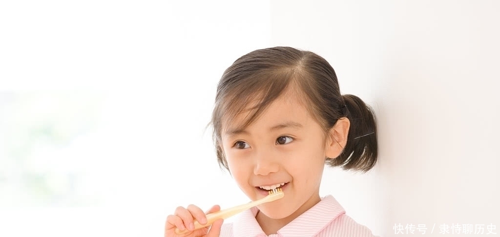 家长|三岁孩子不肯刷牙,家长巧妙应对,四种方法令孩子爱上刷牙