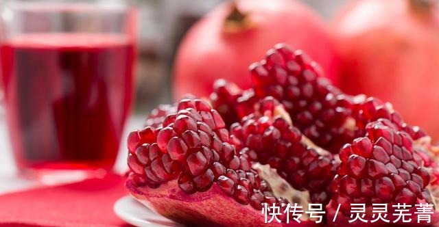 石榴籽|才知道，石榴上有一个小开关，勺子轻轻一敲，石榴籽自动马上脱落！