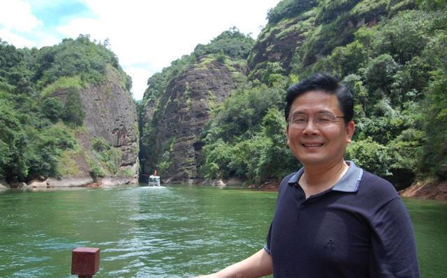 中國文化&汪國真:學者不愿提他,余秀華說“看不起他”,為何還有人喜歡他