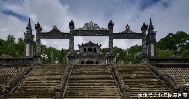 同庆皇帝|最崇洋媚外的皇帝:身高一米五,只喝洋酒,死后陵墓是欧式风格