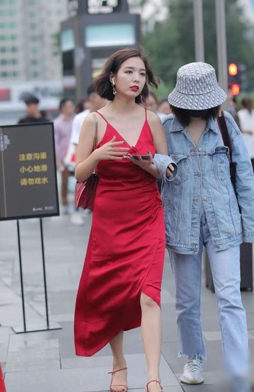 微胖|只有这种微胖的女士，才好驾驭大红包臀裙，穿出性感美臀！！