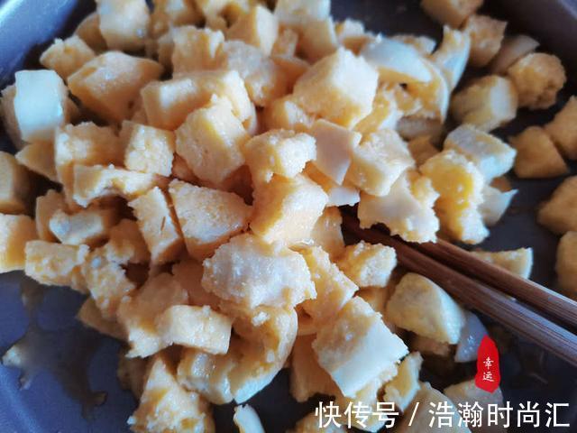 拉丝|没想到馒头做的披萨也这么美味,披萨底部金黄,蛋香奶香味道浓郁