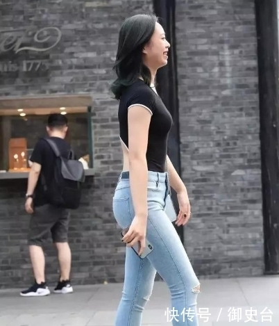 紧身|紧身牛仔裤时尚好搭,展现贴身美感,魅力十足!