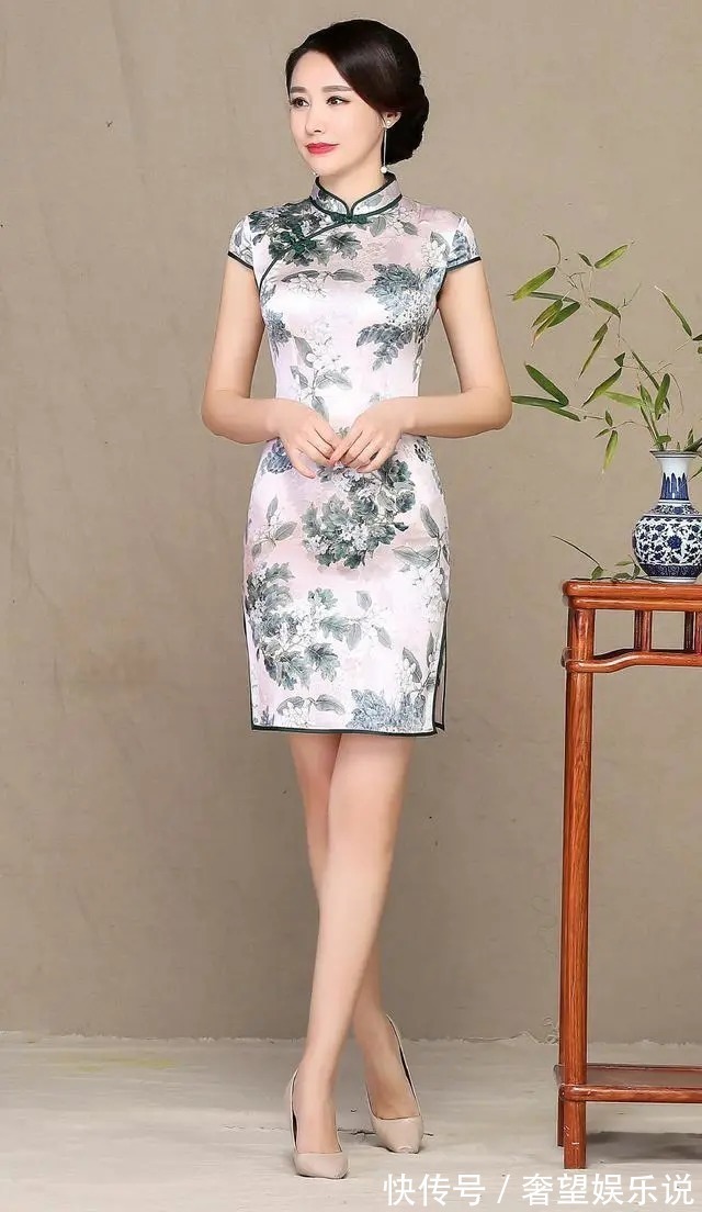 真丝|凸显饱满身姿的真丝短款旗袍,你被迷住了吗?