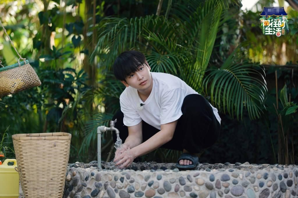  阵容|《向往的生活5》全新海报流出，意外透露下一季“常驻嘉宾”阵容