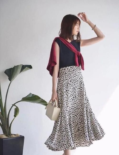 实用|怎么把“T恤”穿出特点？学一学“日系搭配法”，高级又实用