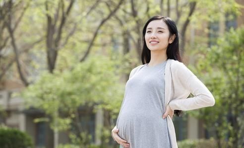 医院|胎儿发动后去医院，裙子和裤子哪个方便？你对孕晚期妈妈有哪些建议？