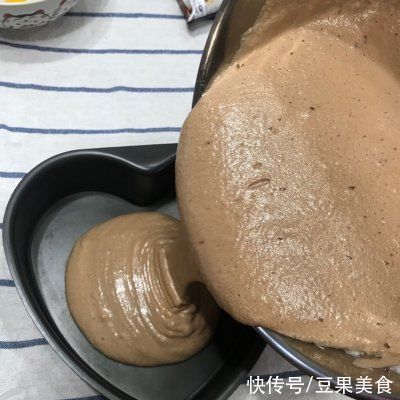 ix3|这道巧克力慕斯蛋糕藏着小惊喜，瞬间征服你