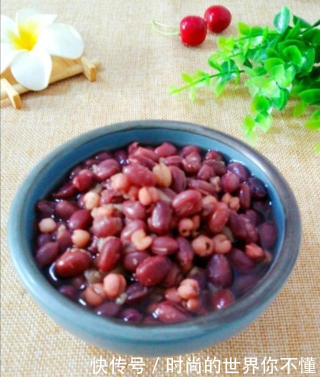 红豆和它一起煮,皱纹消失了,嘴巴不臭了,秀发慢慢变乌黑亮丽!