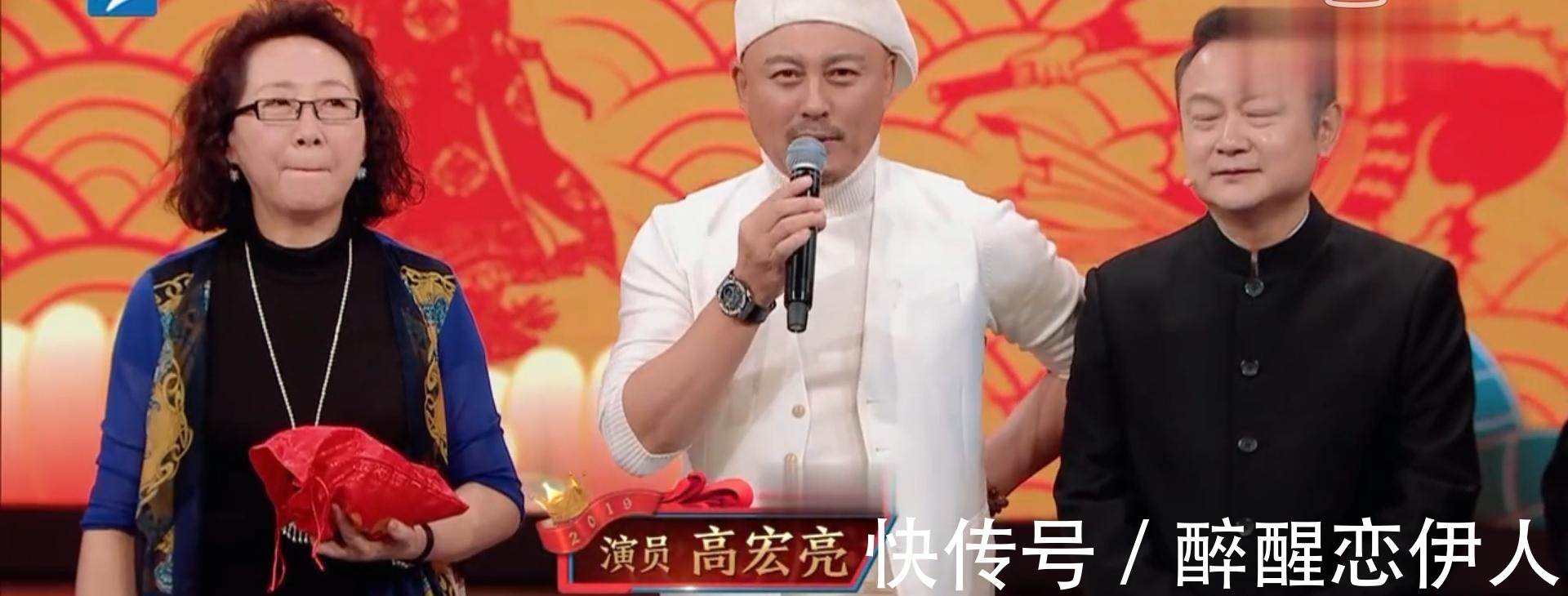 史上第一個因公整容的演員,下巴硅膠至今未取出,后遺癥令人心疼!