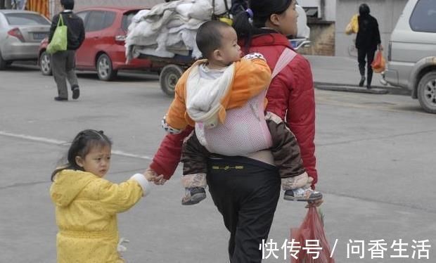 小李|闺蜜俩同岁,一个全职妈妈一个职场妈妈,多年后重逢差距一目了然