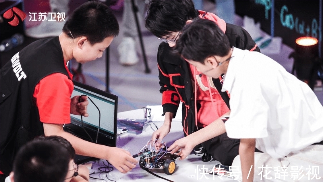 用AI作诗?《超脑少年团》再现高能挑战!