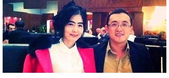 节目|《非诚勿扰》节目中51岁阿姨被34岁小伙抱走,如今他们怎么样了?