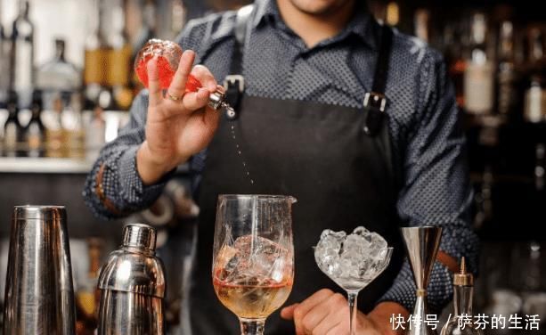 饮料|夜店的冰块是透明的，而自己的冻的是白色的，原因只有一个