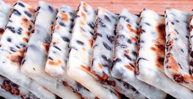 红豆饼不一样的做法,外面根本买不到,简单又好吃,4分钟就出锅