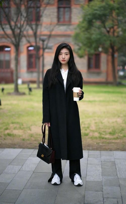 小个子穿大衣“显矮”？下面这几种穿法显高又洋气，一学就会