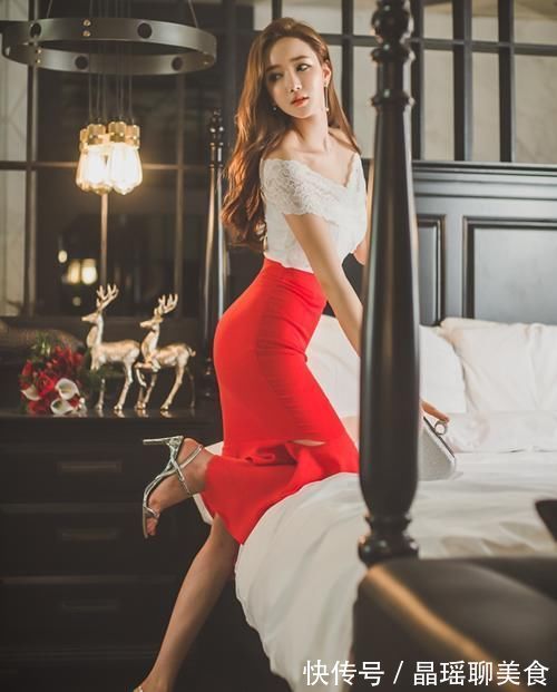 紧身裙 美女穿搭:楚楚动人的妹子,穿紧身裙迷人身材尽显