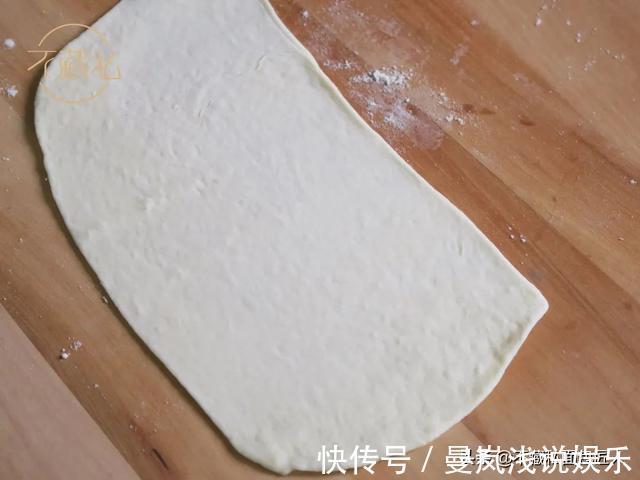 面团|不加黄油的双重奶酪包,从揉面的那一刻起就奶香四溢了