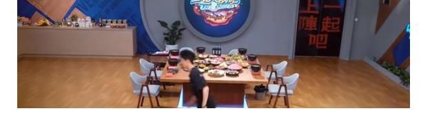 火鍋|王一博笑到不能停，喜獲一波王炸新杯子，香菜依舊是最愛