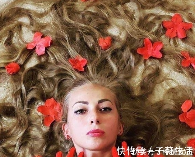阿莱娜·克拉夫琴科|乌克兰女子留2米头发,每天梳到睡着,本人:5岁之后没剪过