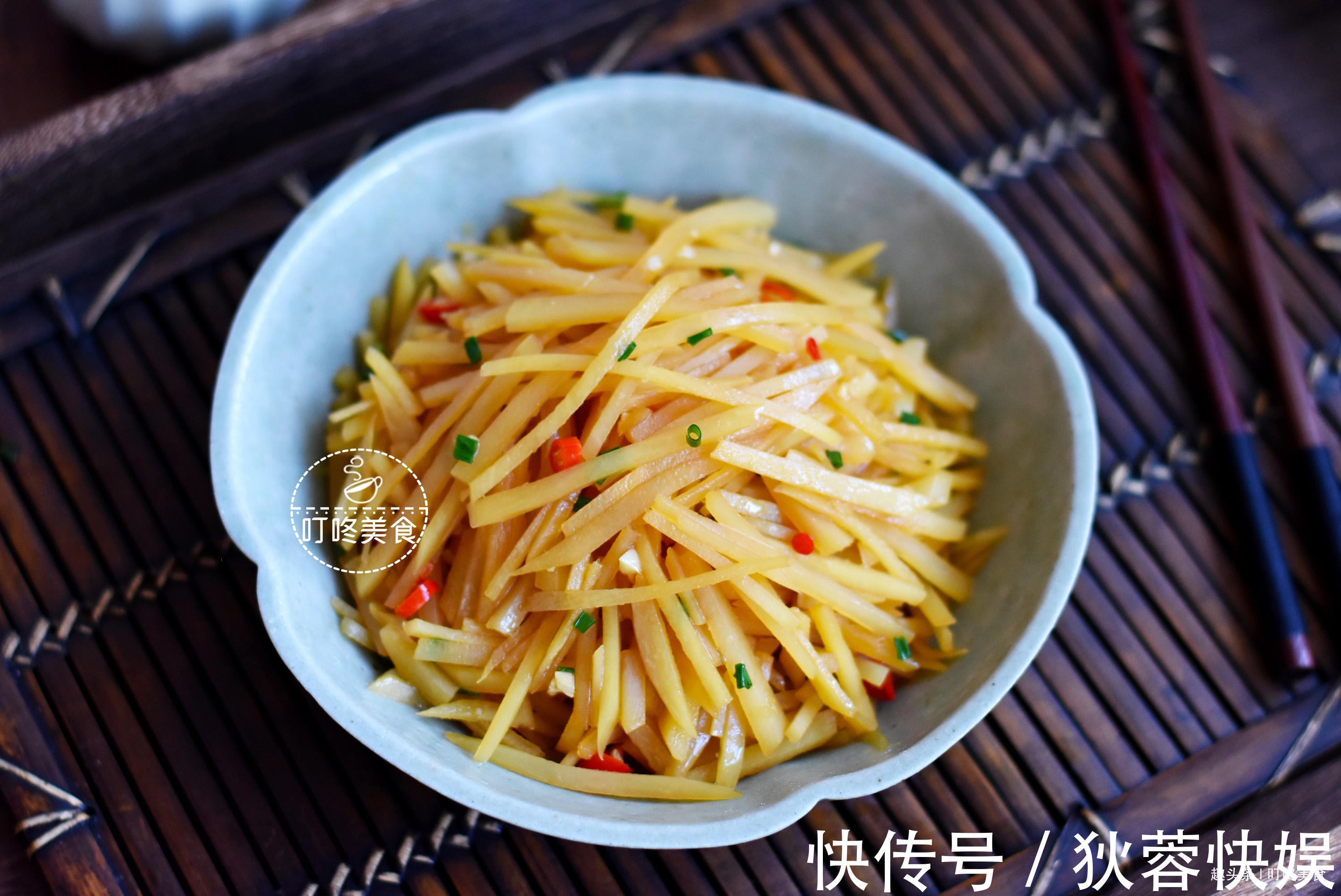 土豆丝别只会炒了，教你简单一焯一拌，清脆爽口，比炒的还好吃