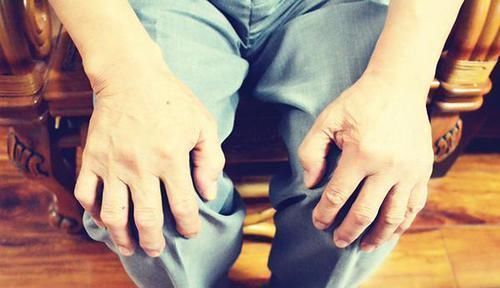 骨骼|60—70岁的老人，每天走多少步合适？医生给出范围，别走太多