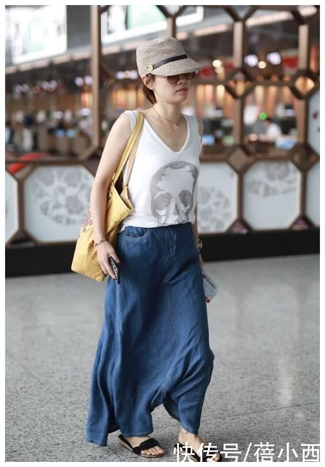 穿搭|马伊琍的私服穿搭又要火了，背心+半身裙简约又清凉，照穿也时髦